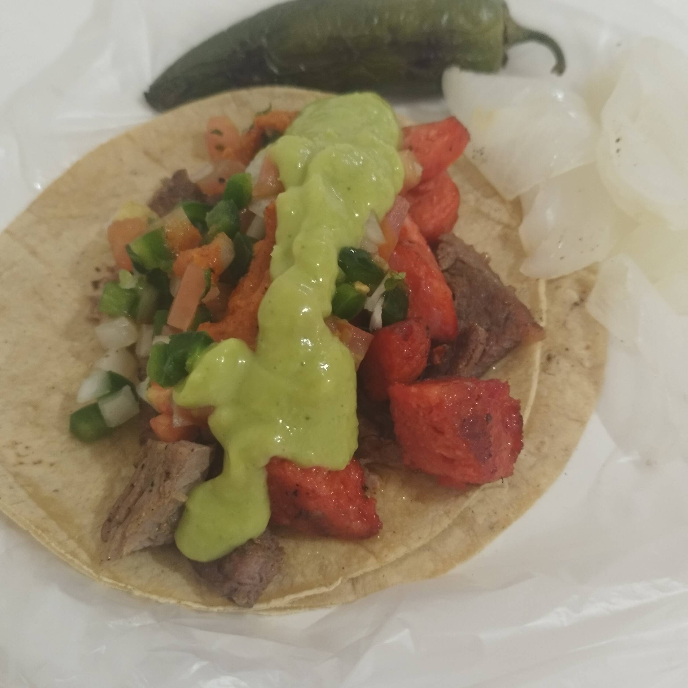 Taco Combinado de Carne Asada y Chorizo Asadero
