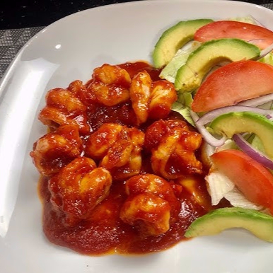 Camarones a la Diabla con ensalada