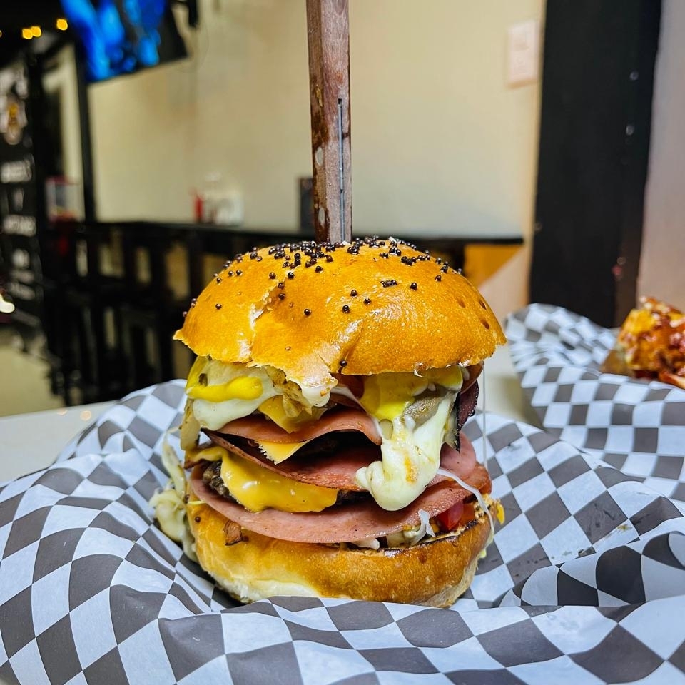 Mega Burger