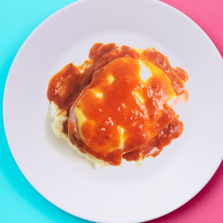 Refeição congelada, 7 minutos no micro ondas e pronto.   Ingredientes: Arroz, batata, frango, molho de tomate, mussarela, cebola, óleo misto de soja e azeite, manteiga, alho, salsa, pimenta do reino e sal.