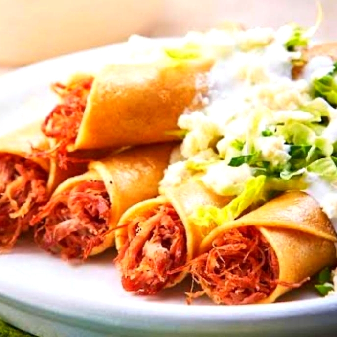 Flautas con Birria