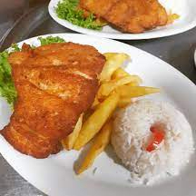 Milanesa de Pollo con Papas Fritas