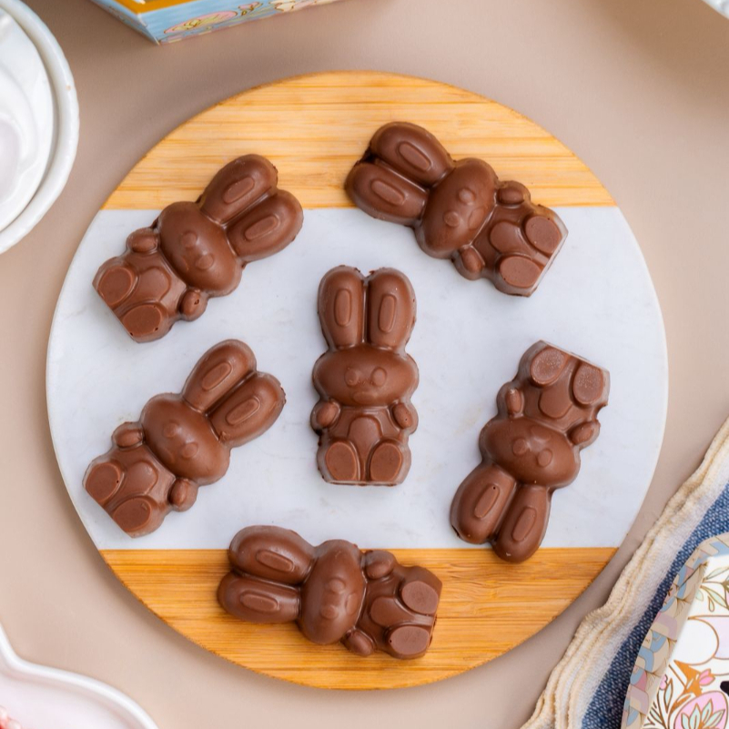 Casca de chocolate ao leite recheada com creme de Nutella cremosa. Aprox. 45g.