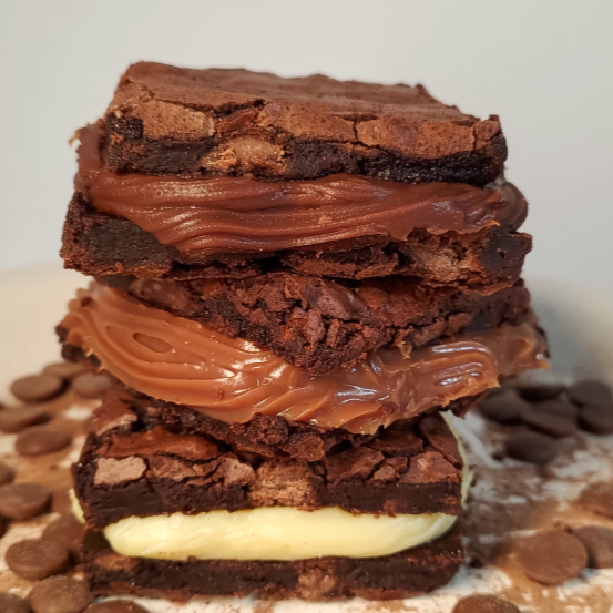 São 3 browniws, cada um com 130g. Doce de Leite, Meio Amargo e Brigadeiro.