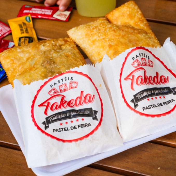 Escolha 2 Pastéis e a sua Caçulinha por apenas: R$39,50