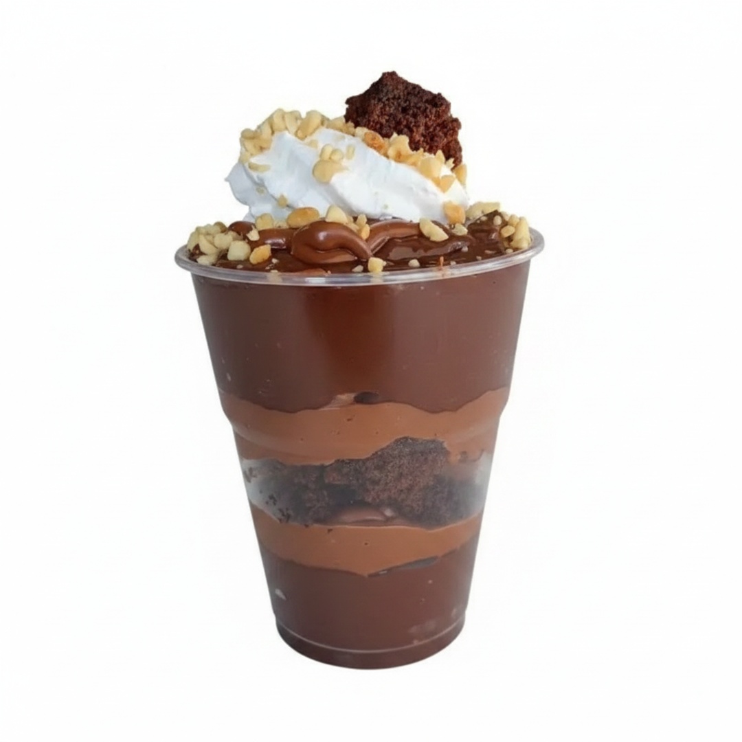 Delicie-se com o creme de chocolate com amendoim, Nutella, brownie, Nutella, creme de chocolate com amendoim e chantilly tudo em uma combinação perfeita. Uma sobremesa sofisticada em 200ml.