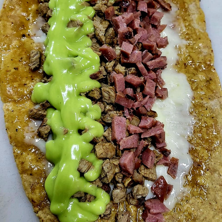 Quesadilla Mixta con Guacamole