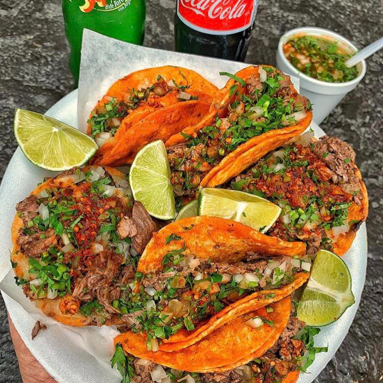 5 Tacos de birria y Una coca