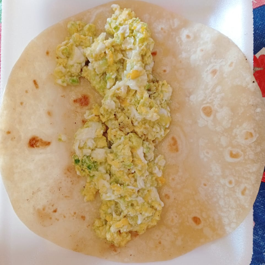 Taco de Harina - Huevo en Salsa Verde