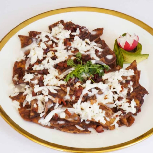 Chilquiles de Frijol con Arrachera
