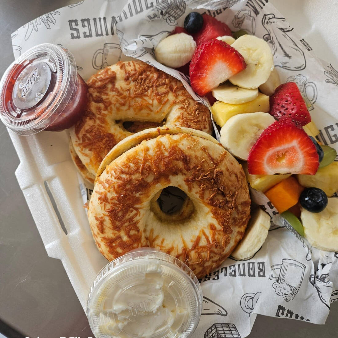Baguels & Fruit