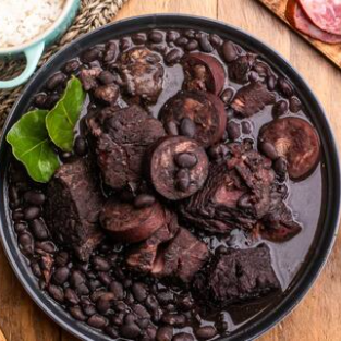 Acompanha: Jabá Costelinha Calabresa Arroz Couve Torresmo Farofa Enviamos Tudo Separado. Cada Pessoa Recebe a sua Feijoada de Itens Separados . . . . . . . . . . . . . Feijoada, Feijoada Completa, Feijoada Tradicional, Feijoada Gorda, Feijoada Brasileira, Feijoada a Brasileira, Feijoada a moda Brasileira, Feijoada Tradicional, Feijoada Tradicional Brasileira, Feijoada Baiana, Feijoada Mineira,