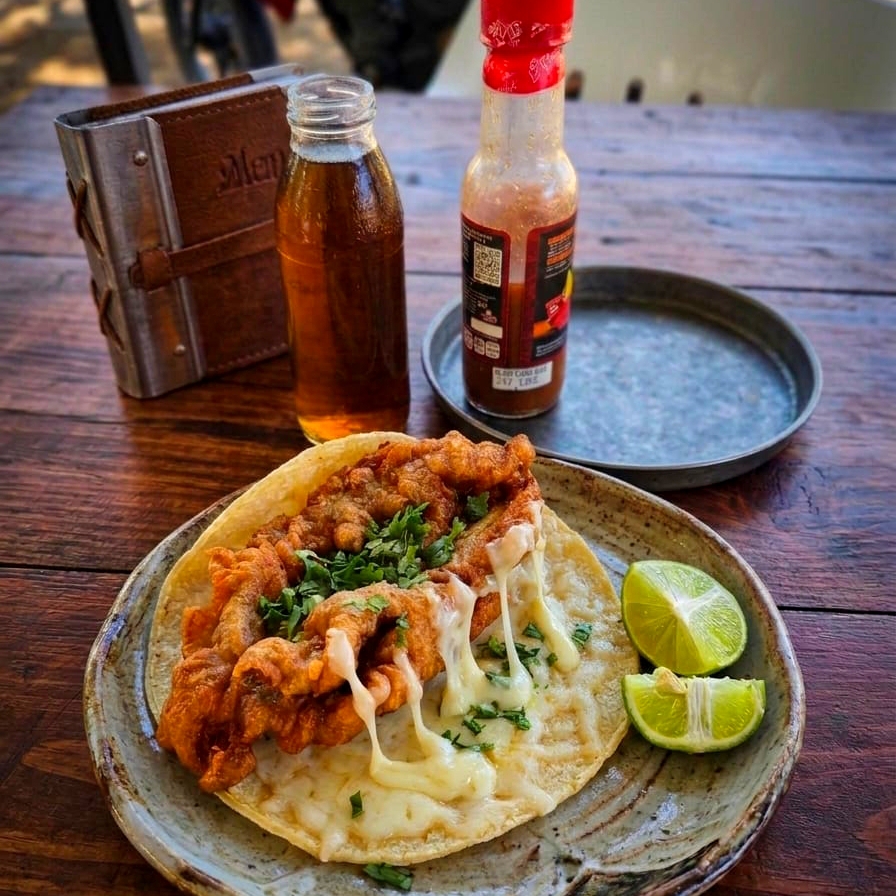Quesadilla de Pescado Capeado y Te
