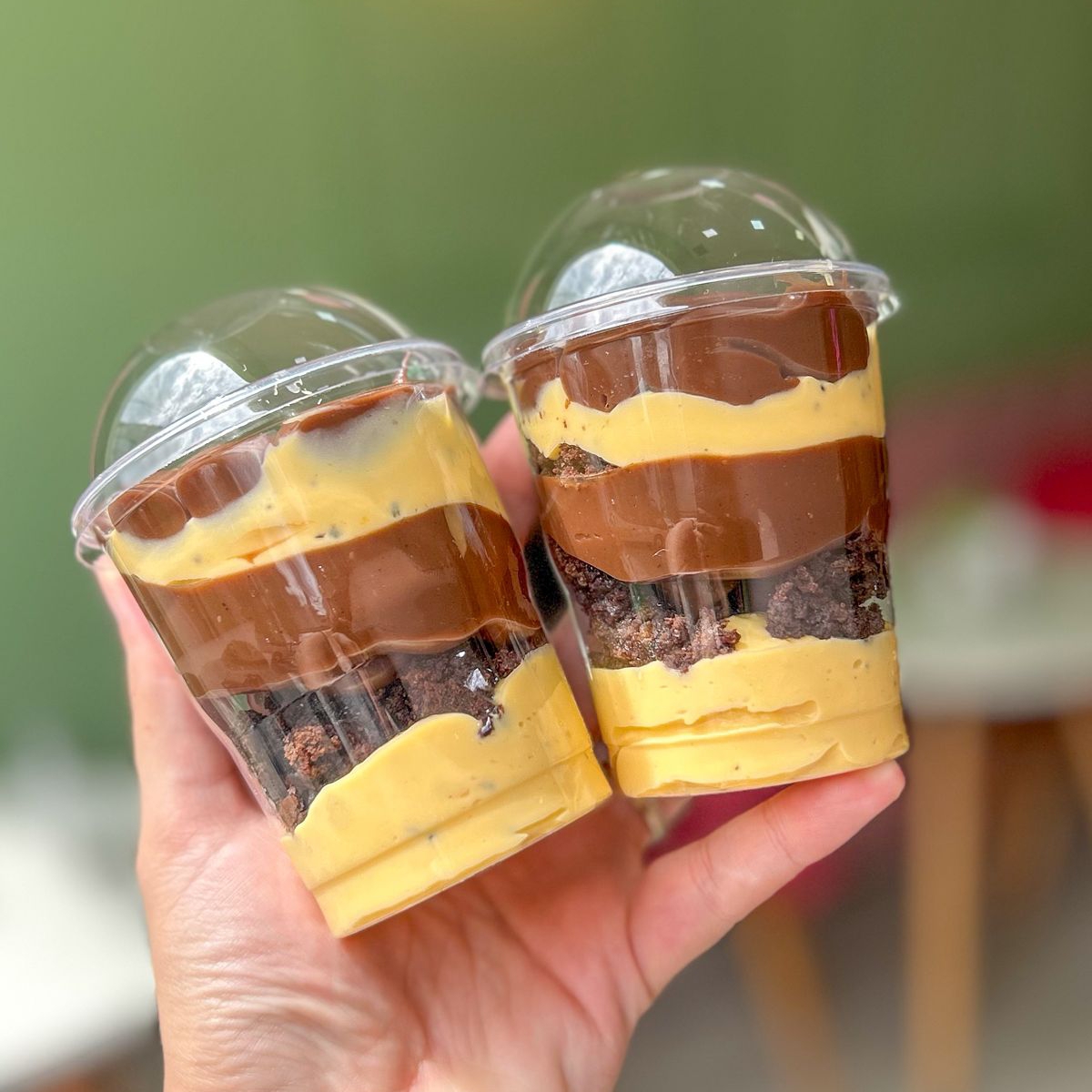 Mousse de maracujá, brigadeiro ao leite e brownie. Uma explosão de sabores. Atenção: a Doce Maná não altera nem modifica nenhum dos itens descritos. peso médio aprox: 210g