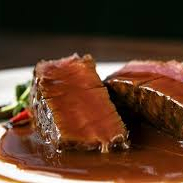 Acompanha arroz e purê de batata