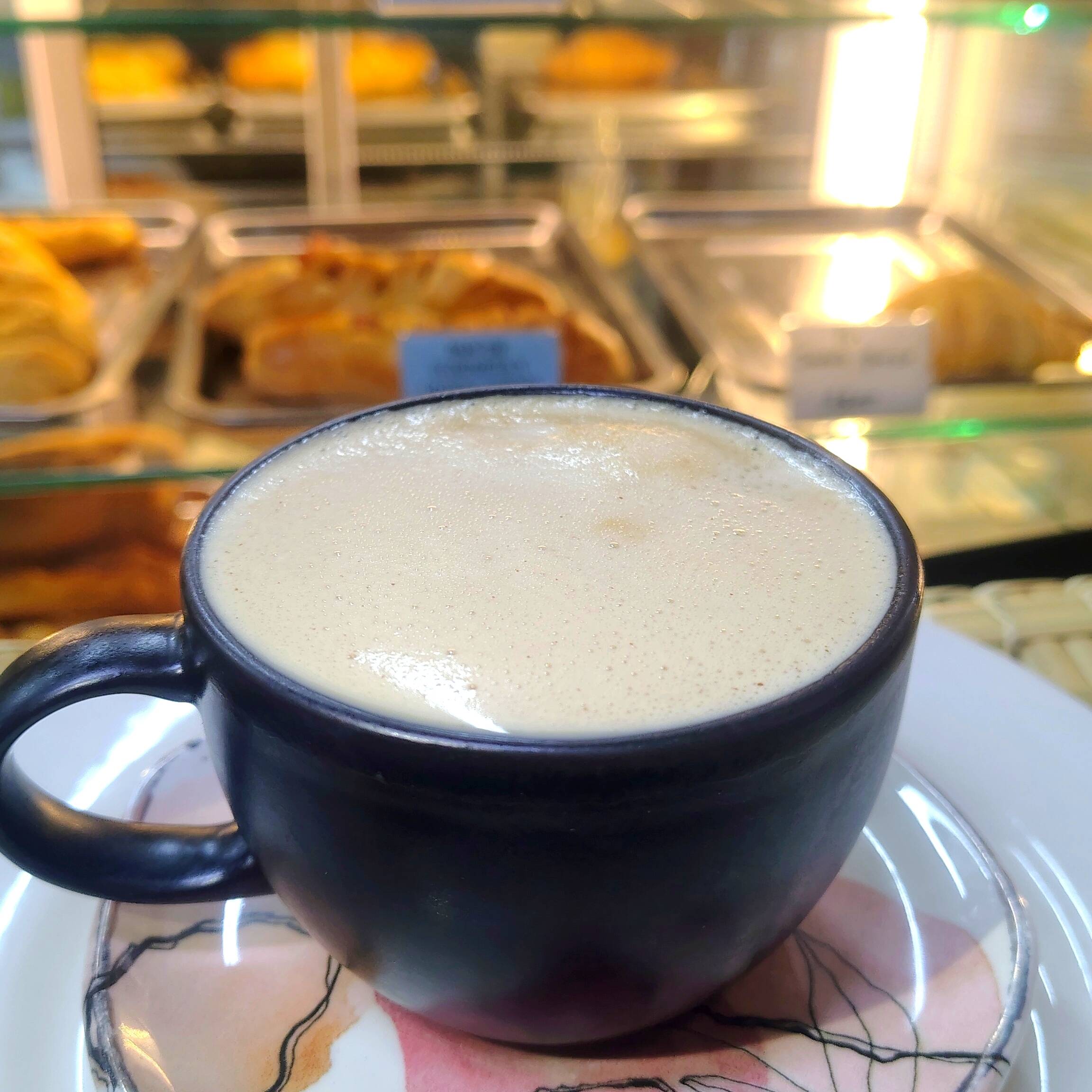 Capuccino Tradicional Mediano y 2 Almojábanas