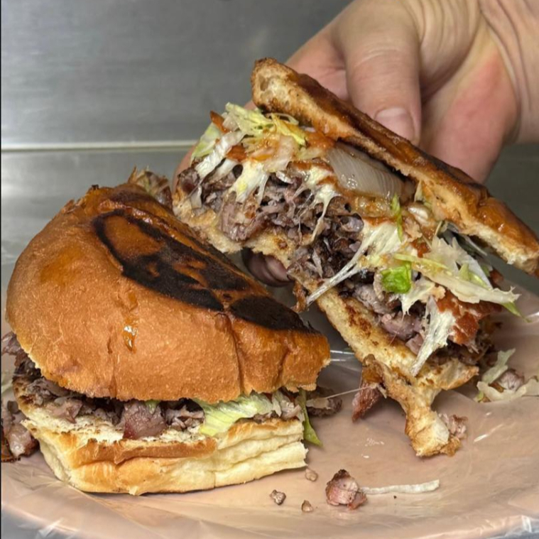 TORTA DE CARNE ASADA + AGUA DE SABOR LT