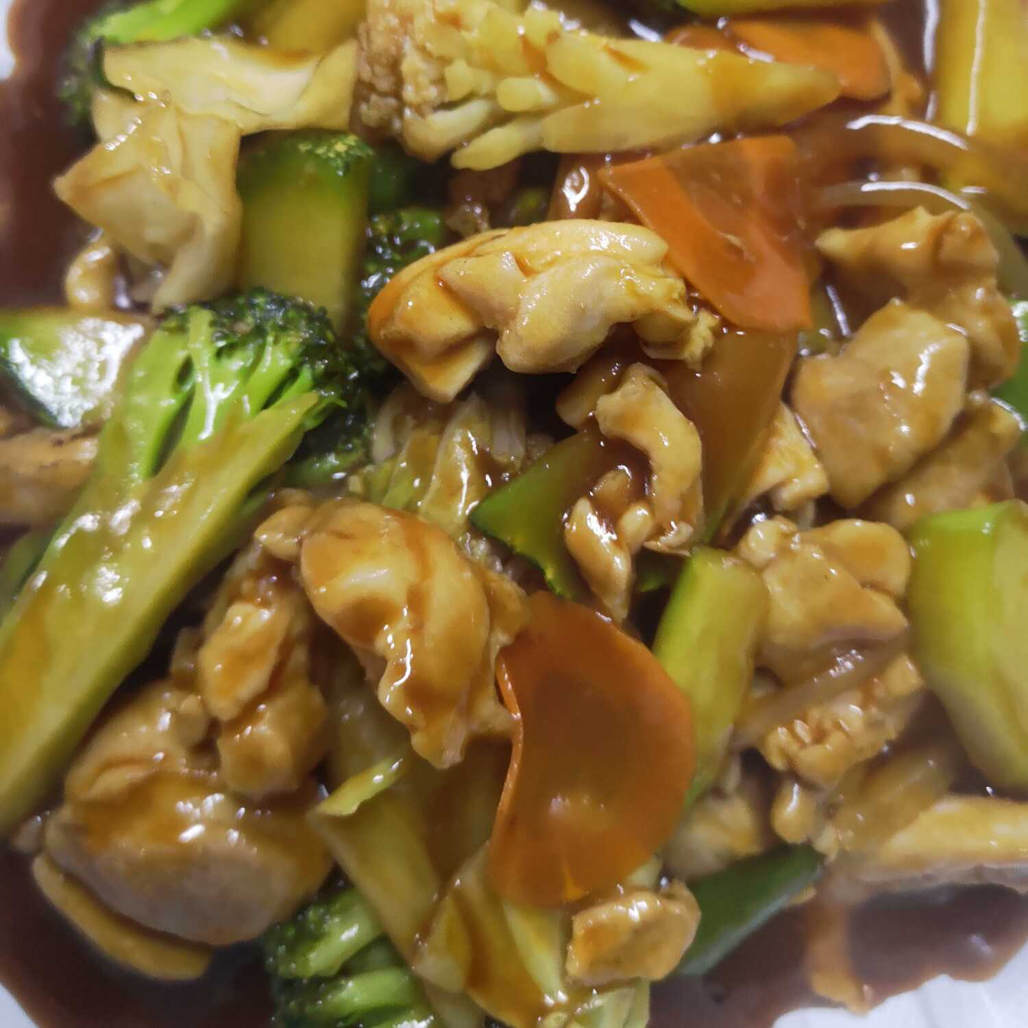 96A -verduras saltiado con pollo en salsa especial