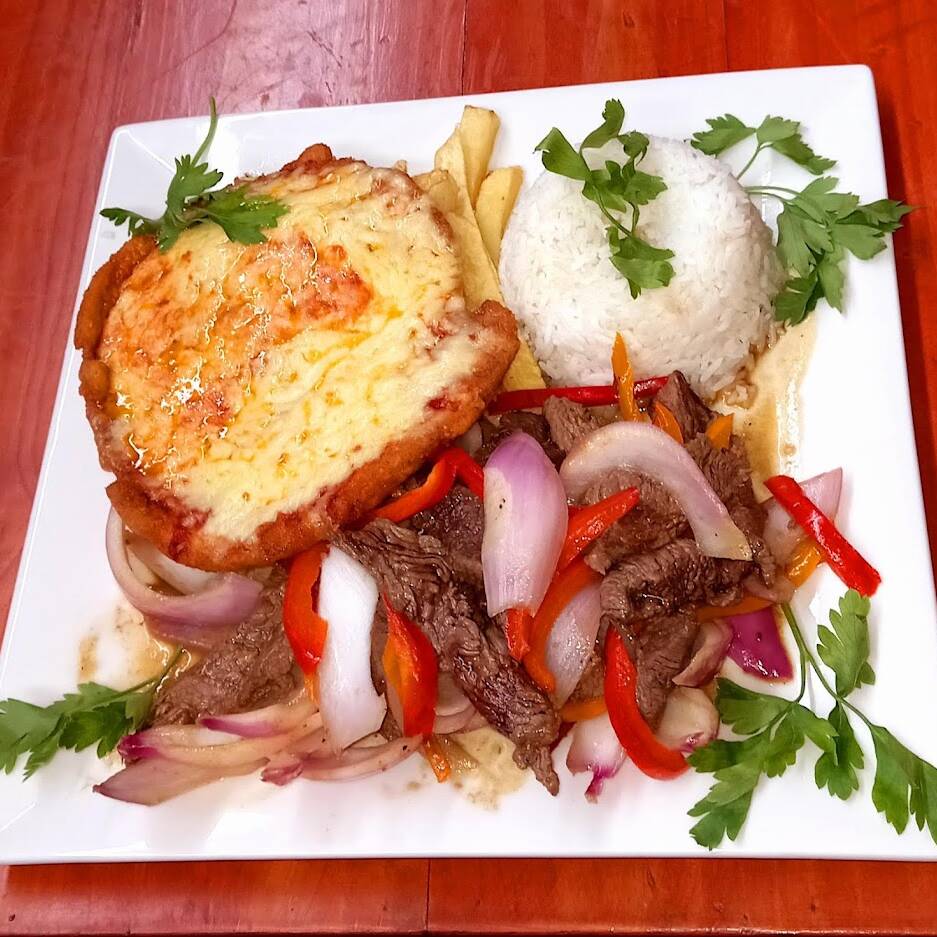 Lomito Saltado con Milanesa a la Napolitana