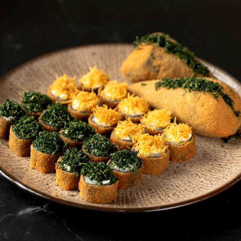 2 Temaki Empanado, 10 Hot Holl Couve, 10 Hot Holl Batata Crispy