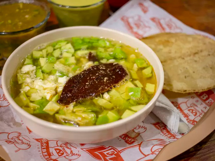 CALDO TLALPENO