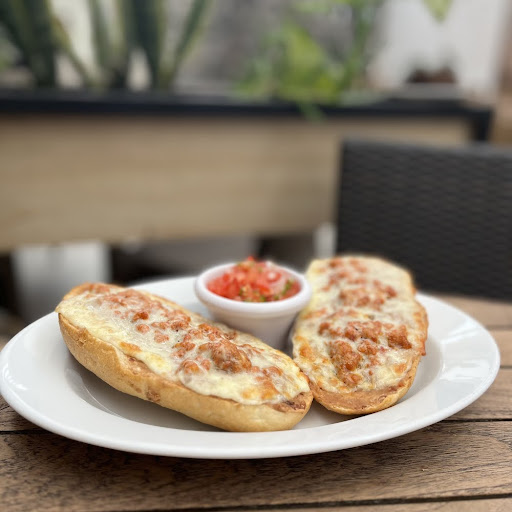 Molletes con chorizo