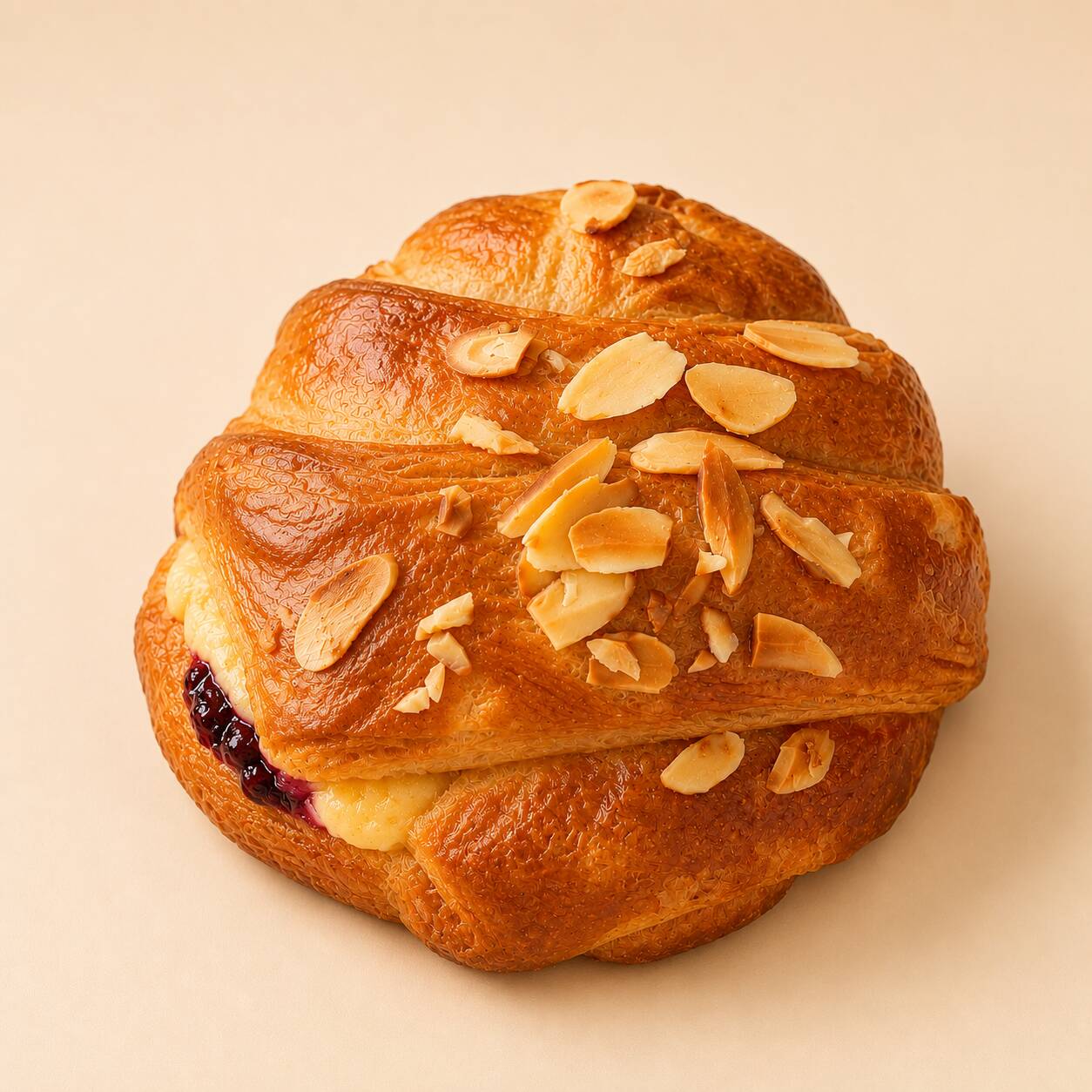 Croissant de Queso con Zarzamora