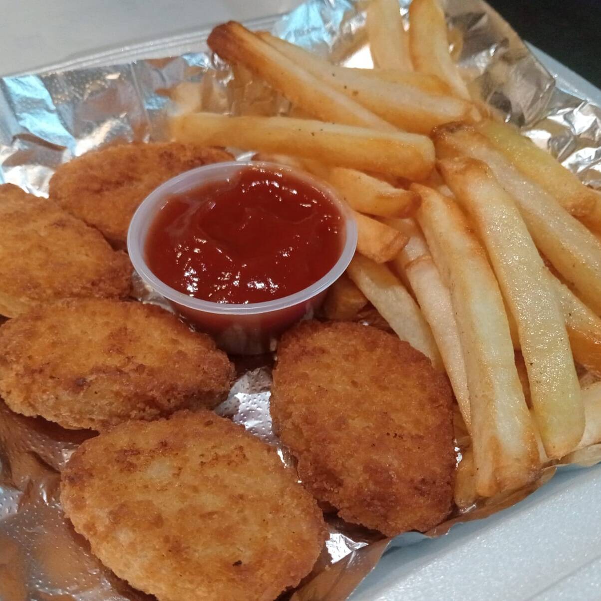 Kids Nuggets y Papas Francesas
