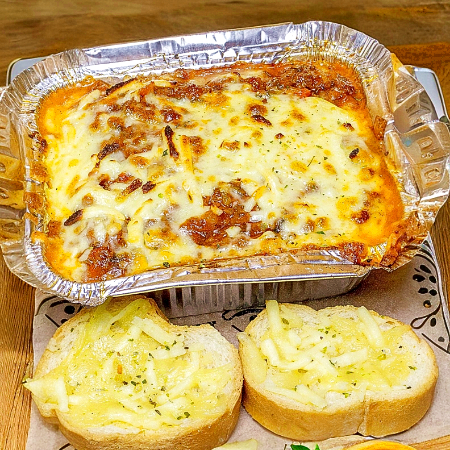 Lasaña Boloñesa de carne+pan al ajo