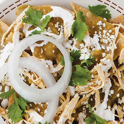 CHILAQUILES ROJOS CON POLLO