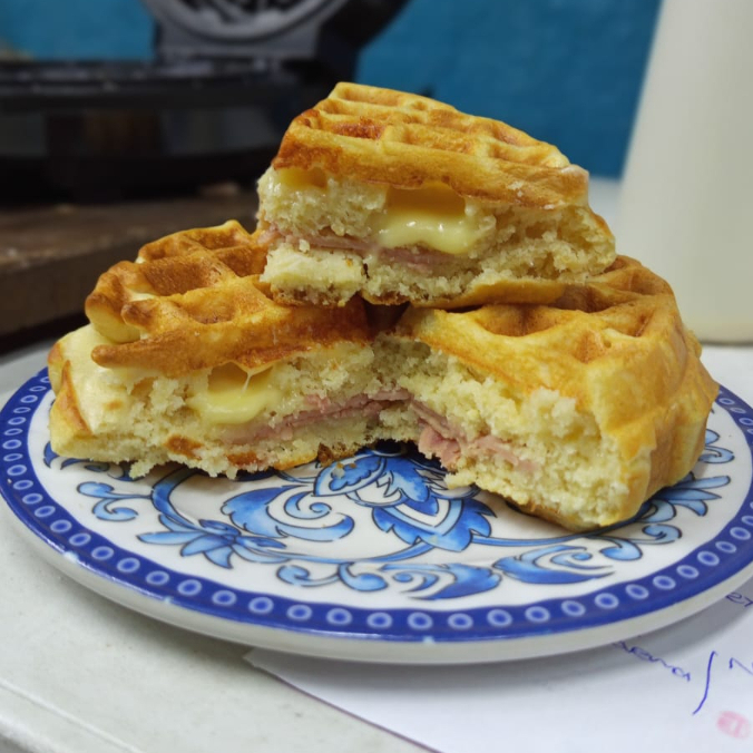 Waffle Relleno Salado