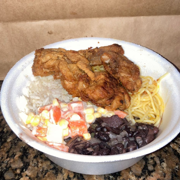 Feijão, arroz,macarrão, farofa + 1 guaraná 200ml