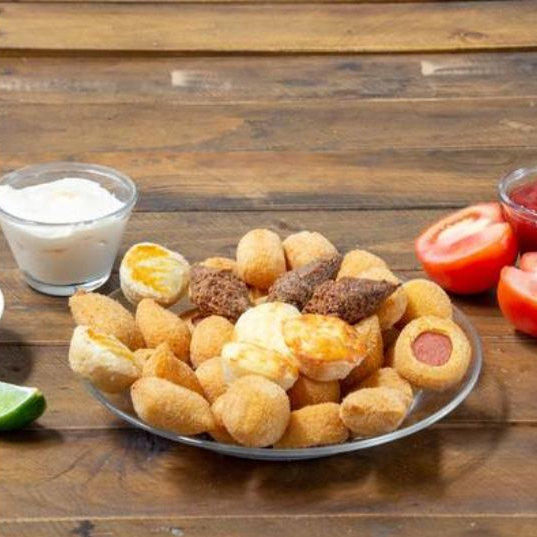 Deliciosos salgados fritos na hora. Crocância e muito sabor. serve 8 pessoas salgados de 22g tamanho padrão de festa