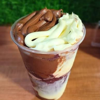 Açai, creme de ninho, creme de avelã e choco ball
