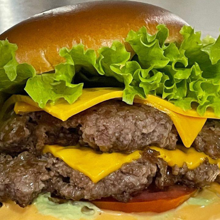 Hambúrguer com salada