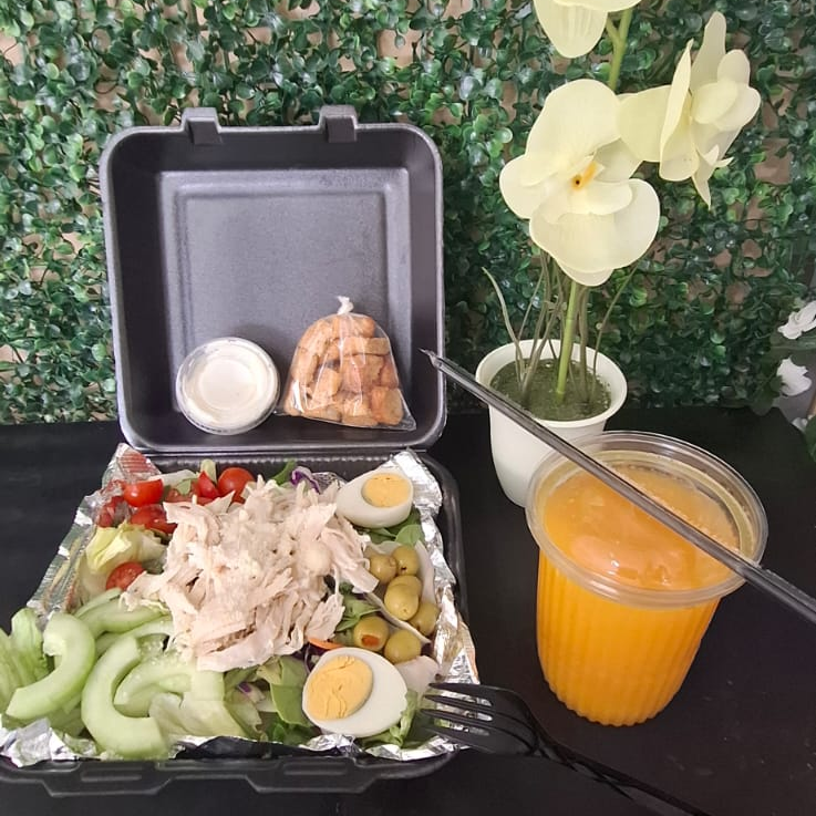 ENSALADA BIO + JUGO DE NARANJA