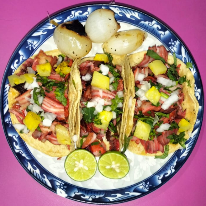 4 Tacos al Pastor + 1 Orden de Cebollitas