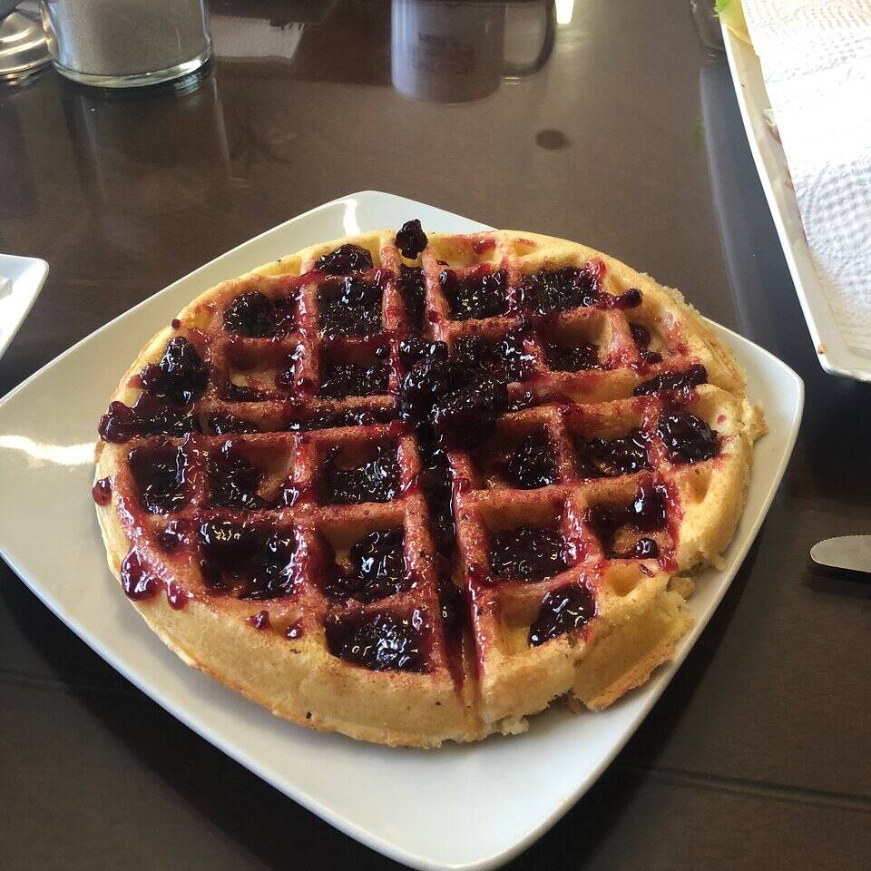 Waffle Queso con Zarzamora
