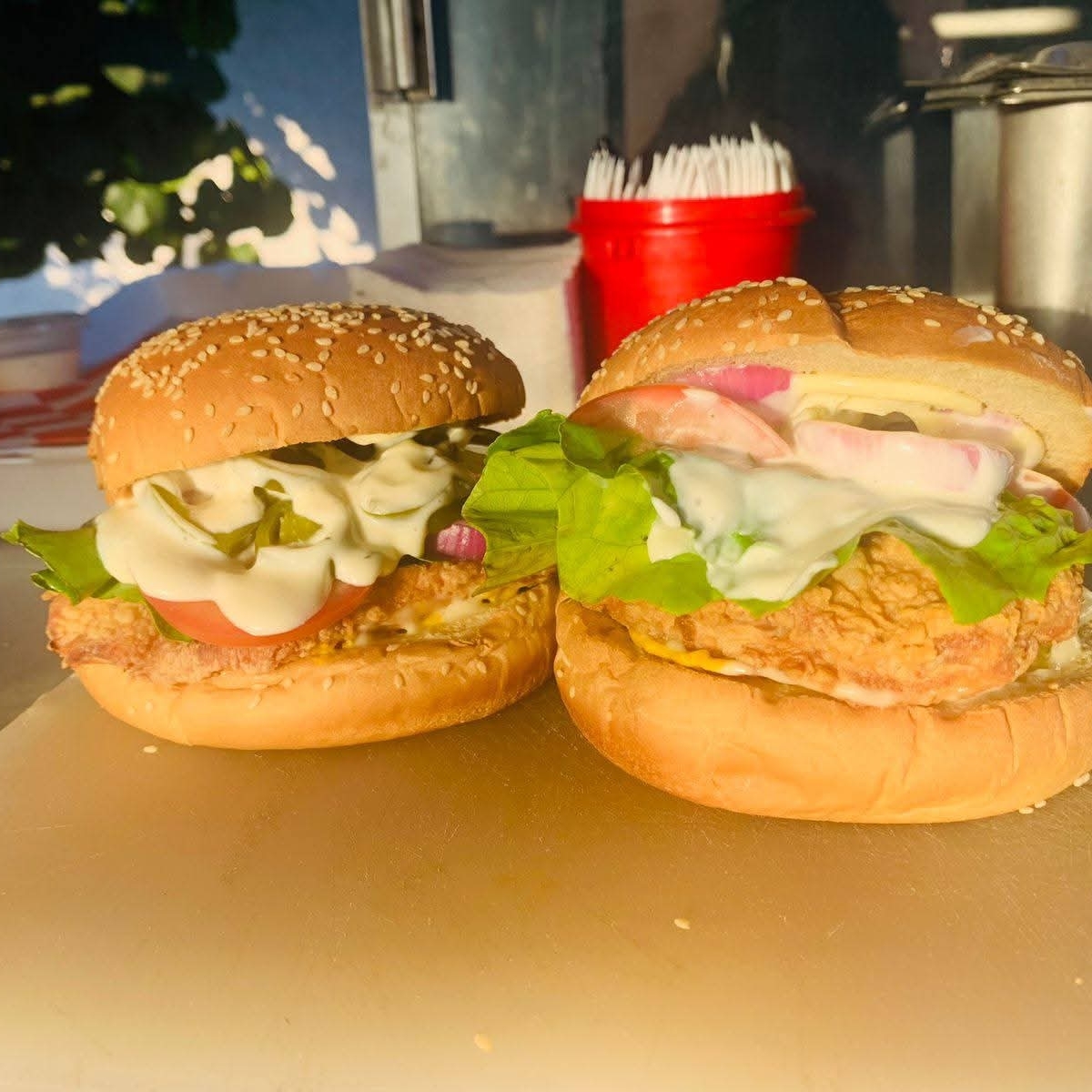 HAMBURGUESA DE PECHUGA DE POLLO