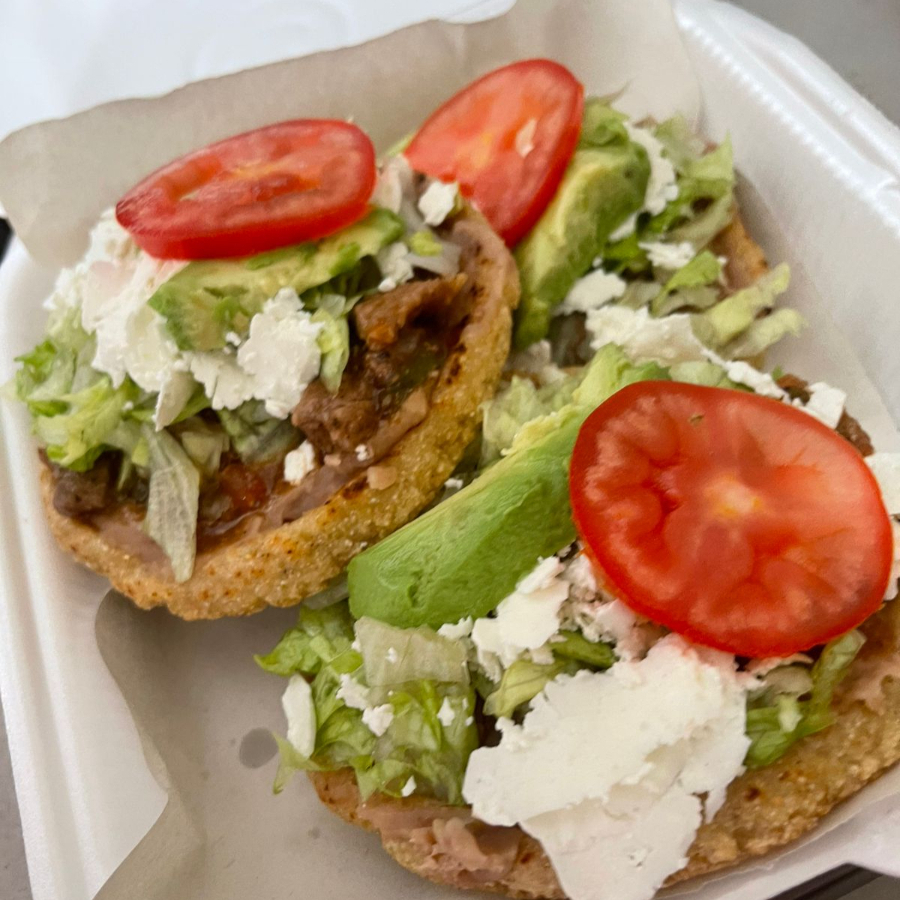 3 SOPES CON CHICHARRON PRENSADO