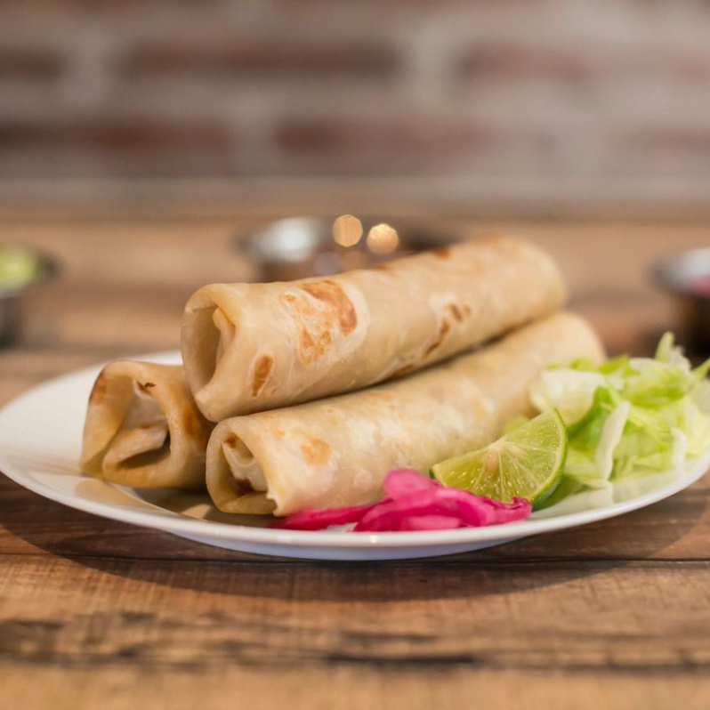 Tacos de Harina de Frijol