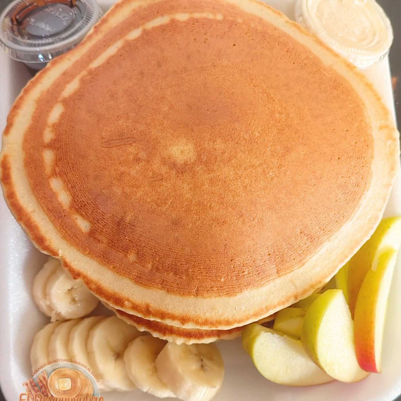 Hotcakes con Fruta de Temporada