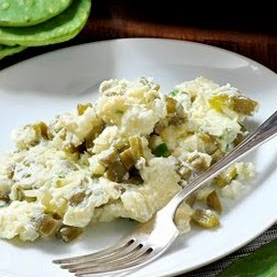 CLARAS DE HUEVO CON NOPALES