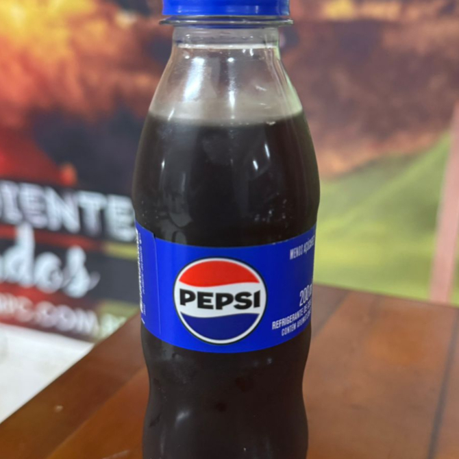 Burger + batata + refrigerante (refrigerante caçulinha).