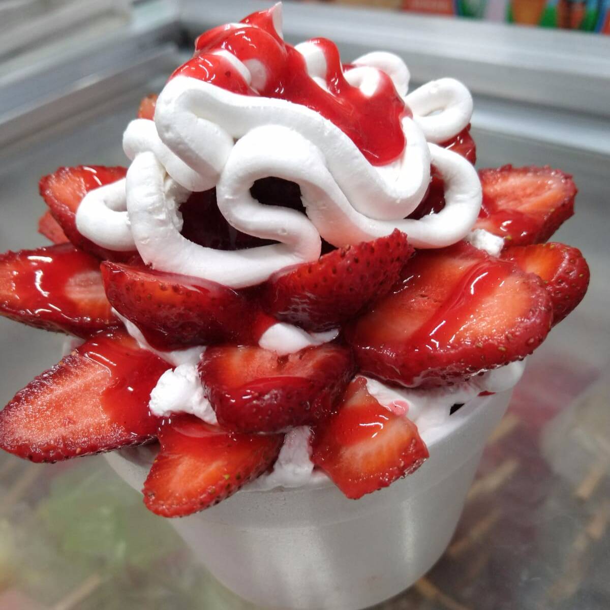 Fresas Naturales con Chantill y Mermelada