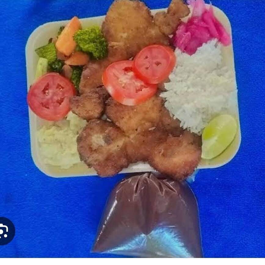 Puerco Frito Arroz y Frijol Media
