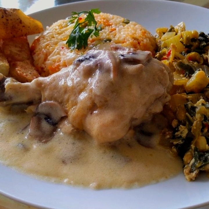 PechugA De Pollo en Salsa de Champiñon