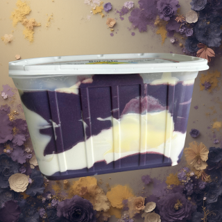 Batido e preparado com leite em pó, com acréscimo de Leite Ninho servido no pote.