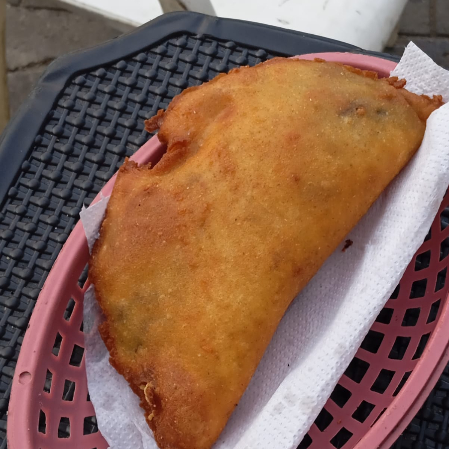 Empanada de Pollo Desmechado