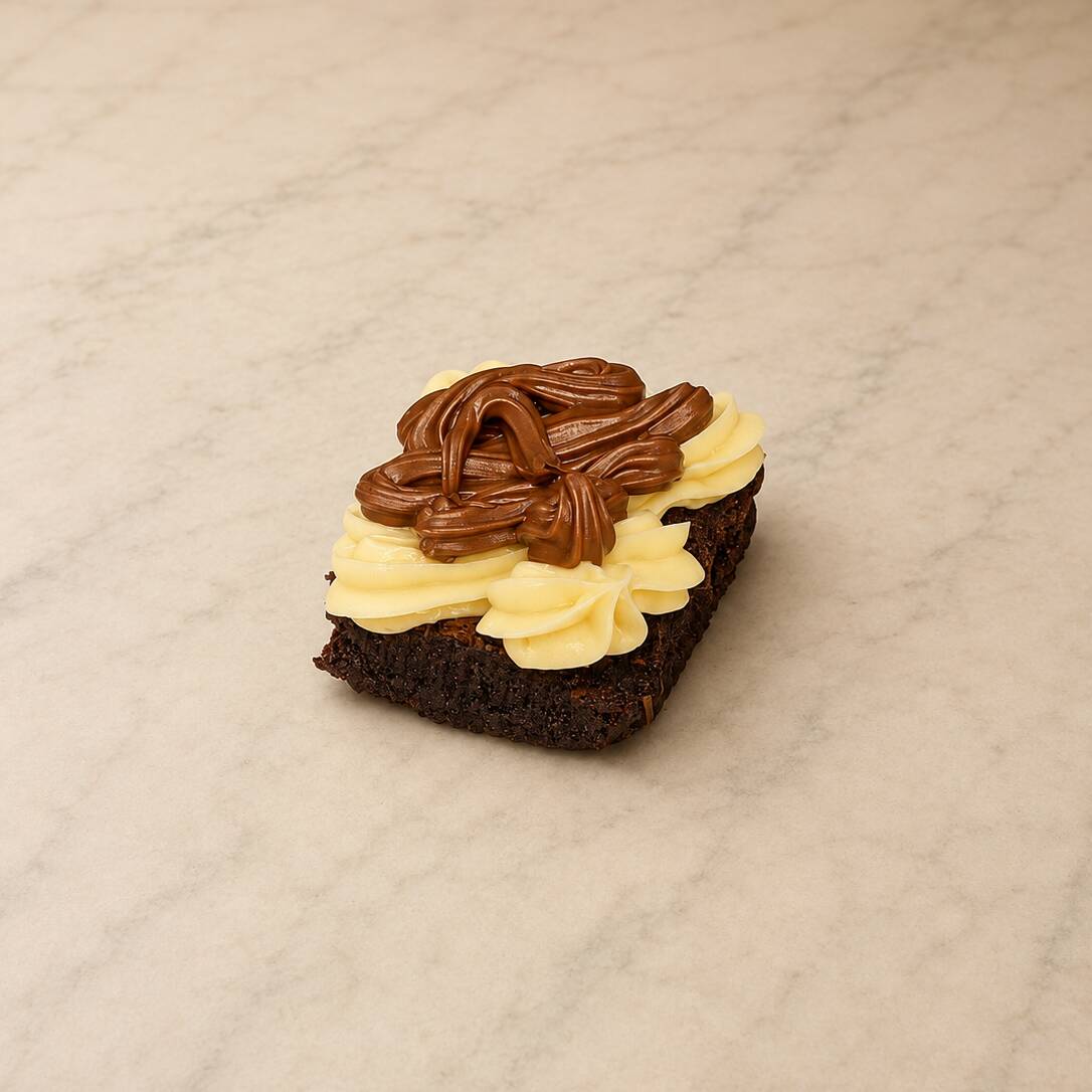 Brownie com uma camada deliciosa de creme de leite Ninho com Nutella.
